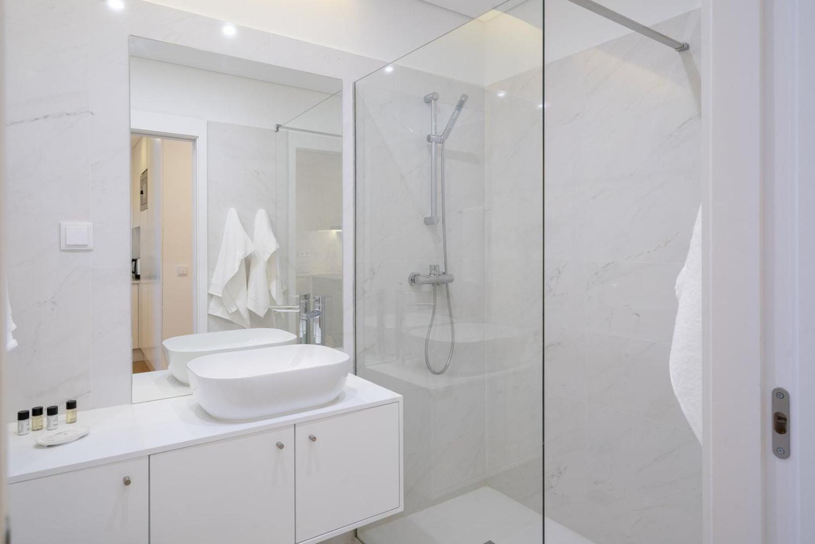 Guestready - Modern 2-Bedroom Apt In Cedofeita Porto Exteriér fotografie